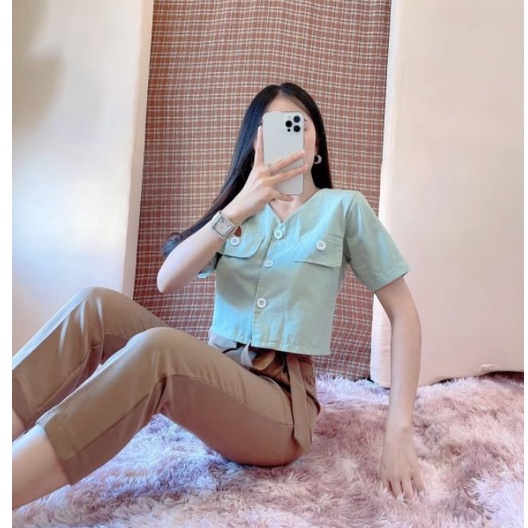 ขายดี  เสื้อครอป คอวี ผ้าคอตตอน สไตล์มินิมอล  เสื้อเชิ้ตกระดุมหน้า แต่งกระเป๋าอก แขนสั้น By Muayly Shop ราคา ถูกที่สุด ดีลบีเคเค แกลเลอรีภาพที่ 4