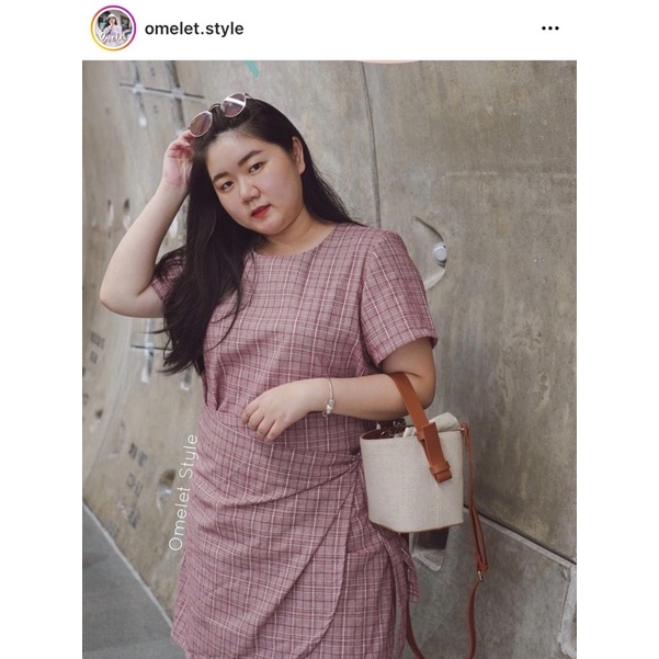 (ส่งฟรี) chole dress เดรสสาวอวบ สวย เรียบ จากร้าน omelet.style