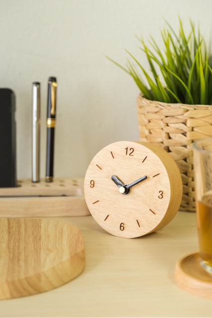 THEWOOD 'S TALE นาฬิกาตั้งโต๊ะ นาฬิกาไม้ เดินเงียบ ROUND TABLE CLOCK จากไม้แท้ธรรมชาติ - รูปที่ 3