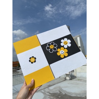 กล่องพัสดุลายน่ารัก  ไซส์ 2A กล่องไปรษณีย์ (14*20*12cm) แพค10ใบ ลายดอกไม้สไมล์ลี่ สีดำ-เหลือง