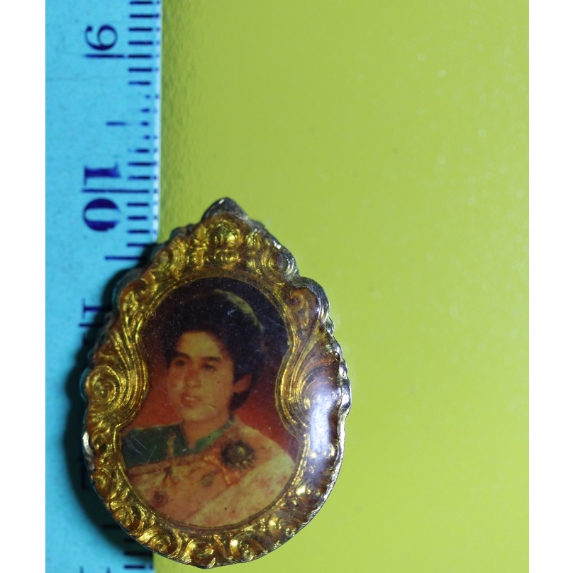 053Ki-04 เหรียญ ล็อกเก็ต พระเทพฯ เป็นแบบเข็มกลัด