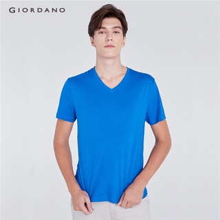 GIORDANO เสื้อยืดผู้ชายคอวี - Mens V-neck tee 01029251