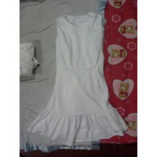 [SALE]เดรสแขนกุดสีขาว เรียบๆ ผ้าไม่บางค่ะ