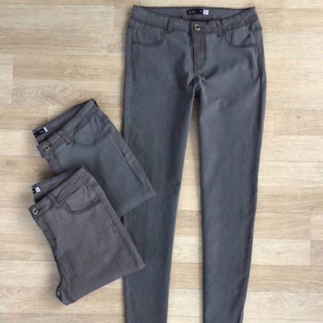 Sinsay กางเกงยีนส์สีเทา