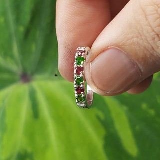 แหวนพลอยเขียว Green Chrome  Tourmaline สลับพลอยโกเมนแดง