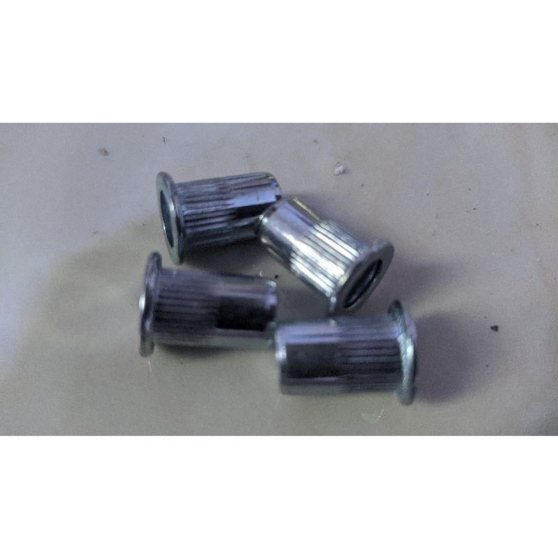 RIVET NUT M6********