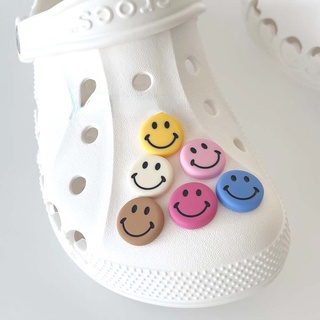 CROCS [Charming Deco] กระดุมรูปหน้ายิ้มน่ารัก 6 สี อุปกรณ์เสริม สําหรับตกแต่งรองเท้าผ้าใบ Diy