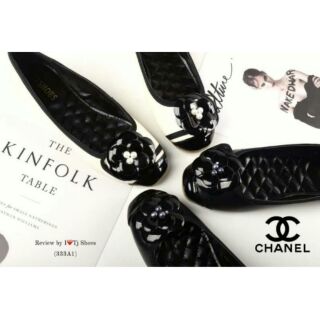 รองเท้า STYLE CHANEL
หนังนิ่ม ประดับดอกคามิเลีย