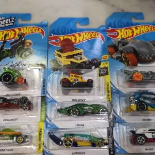 Hotwheels basic car 1คัน คันละ 45บาท ( ร้านจะคละแบบให้เพื่อไม่ให้สินค้าซ้ำกัน ) สินค้าเป็นของแท้