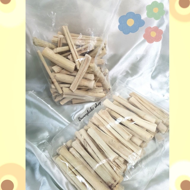 (แบ่งขาย) ไผ่หวาน,ทิมอัดแท่ง (แท่งละ 10 บาท) และไม้แอปเปิ้ล(แท่งละ 5 บาท) สำหรับกระต่าย ชินชิลล่าและสัตว์ฟันแทะ