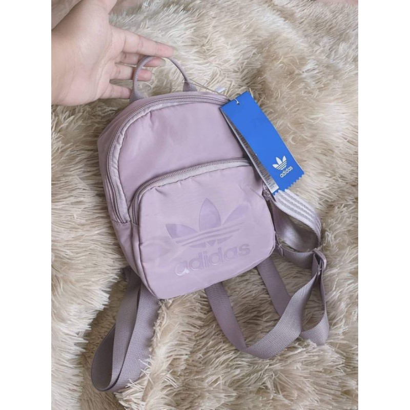 🎒กระเป๋ามินิ adidas สีม่วงสุดน่ารัก จะสะพายข้าง หรือ สะพายเป็นเป้ก็ได้จ้า🥰🥰