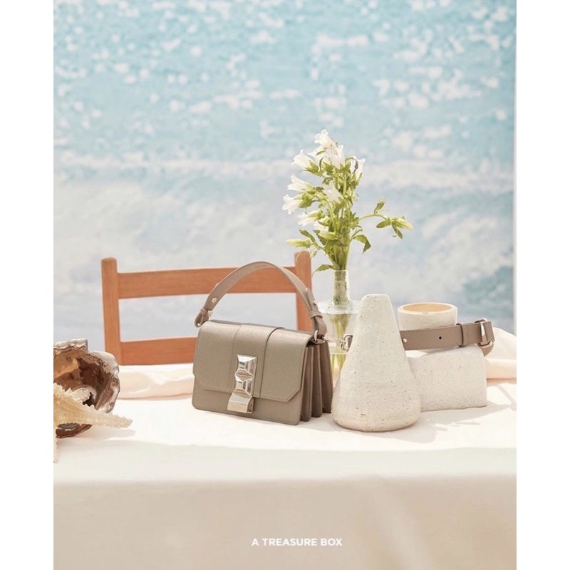 atreasurebox taupe layer