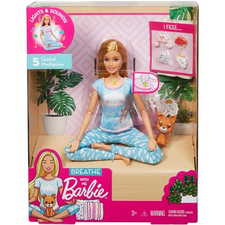 Barbie Breathe with Me Meditation Doll GMJ72 ตุ๊กตาบาร์บี้สมาธิ GMJ72 สีบลอนด์ พร้อมไฟ 5 ดวง และไกด์นําทาง ฝึกสมาธิ ลูกสุนัข และอิโมจิ 4 ชิ้น ของขวัญสําหรับเด็กอายุ 3 ถึง 8 ปี