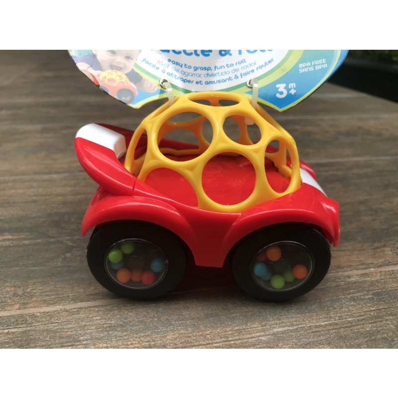 ของเล่นเสริมพัฒนาการ Oball Rattle & Roll Car สีแดง และ สีน้ำเงิน ของเล่นรถที่วิ่งได้จริง