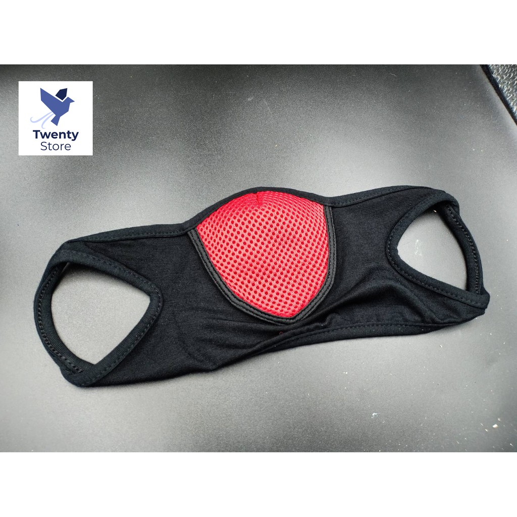 ผ้าปิดปากใบหน้า ป้องกันฝุ่น ซักใช้ได้หลายครั้ง มี 3 สี ให้เลือก สีแดง , สีเทา , สีดำ , สีน้ำเงิน ผ้านิ่ม สบายหู ส่งไว