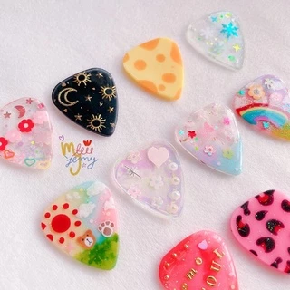 ปิ๊กกีตาร์ guitar pick (เพิ่มตัวอักษรชื่อได้ เจาะรู ทำจี้ฟรี) ✨ mix set 1 ; พร้อมส่ง 🔆