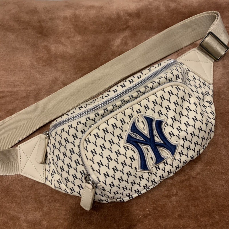 (ใช้ครั้งเดียว) MLB NY YANKEES MONOGRAM WAIST BAG กระเป๋าคาดอก กระเป๋าคาดเอว ของแท้