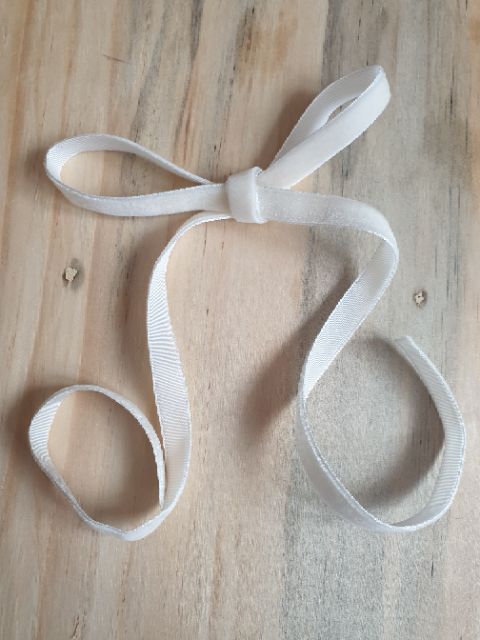 ราคาต่อเมตรเพิ่มได้ 📌โบว์ผูกผมกำมะหยี่ ขนาดกว้าง 1 ซม. มีหลายสี ราคาต่อเมตร