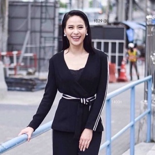 Fashion Set เสื้อสูทแขนยาวแต่งแถบสีดำ 2 เส้น ติดกระดุมด้านหน้า 2 เม็ด ด้านข้างแต่งแถบ