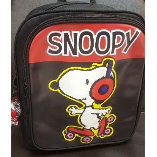 กระเป๋าสะพายหลังsnoopy ขนาด 13" มีสามลาย ระบุลายที่ต้องการก่อนสั่งซื้อนะคะ