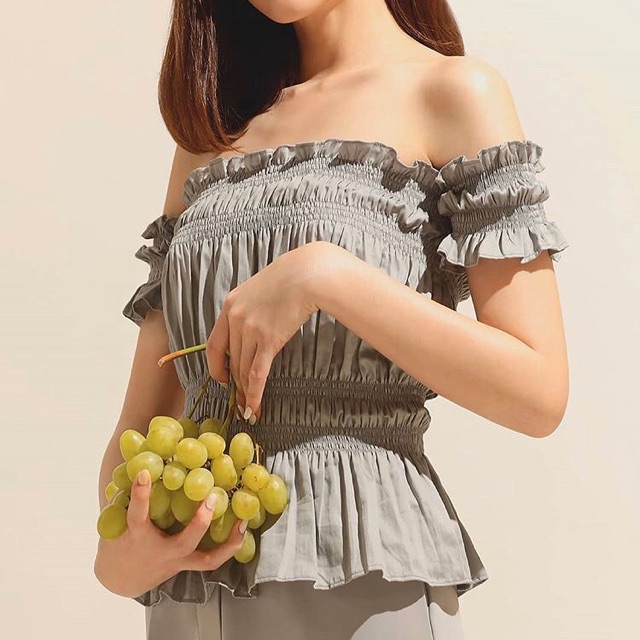 Paing pique nique top ปาดไหล่ สีเทาอ่อน (new)