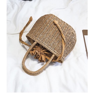 กระเป๋าสานสุดเก๋ woven straw handbags