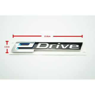 ป้ายโลโก้โลหะ e DRIVE สีโครเมี่ยม/ดำขนาด 13.0x2.2cm สำหรับติด BMW 5 SERIES  ติดตั้งด้วยเทปกาวสองหน้าด้านหลัง