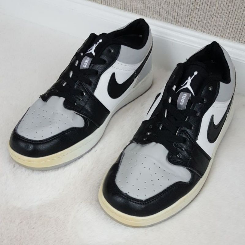 รองเท้ามือสอง Nike Air Jordan 1 Low (Size 42 / 26 Cm.)