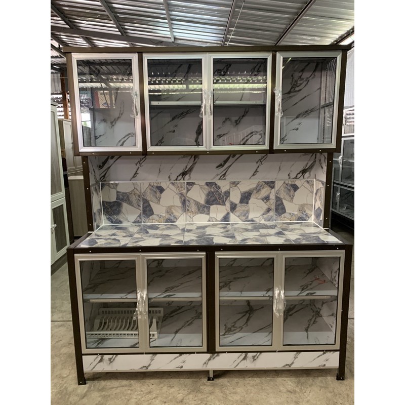 ตู้ครัวอลูมิเนียม สูงเรียบ ความยาว 150 m. ปูพื้นท็อปกระเบื้อง  สีขาว/กระเบื้องสีน้ำตาล