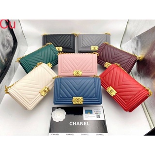 กระเป๋า Chanel Boy Chevron 10