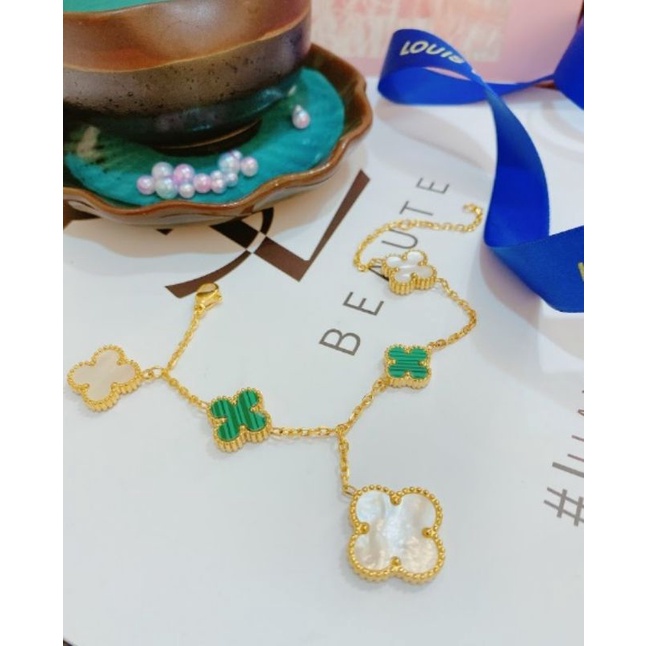 TITAN EARRINGS (383)TITAN RING (322)TITAN SET (220)TT5681 - สร้อยข้อมือไทเทเนียม LV มุกแม่ขาวมนผสมแถ