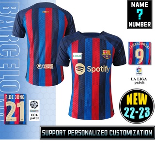 เสื้อกีฬาแขนสั้น ลายทีมชาติฟุตบอล Barcelona 22-23 ชุดเหย้า สีแดง และสีฟ้า ไซซ์ s-2xl มีสินค้า