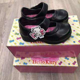 รองเท้านักเรียนคิตตี้ kitty sanrio ไซส์ 25