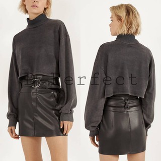 bershka faux leather skirt with belt  กระโปรงสีดำ เนื้อผ้าคล้ายหนัง ผ้ายืดหยุ่นเล็กน้อย มาพร้อมเข็มขัด เข็มขัดถอดออกได้