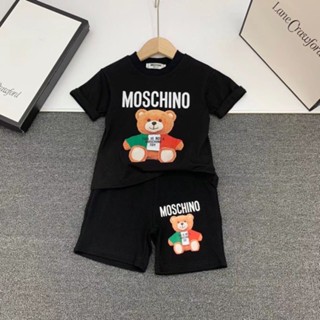 Moschino เสื้อยืดเด็ก พิมพ์ลายหมีน่ารัก แขนสั้น + กางเกงขาสั้น ชุดเด็กผู้ชาย เด็กผู้หญิง เสื้อผ้าเด็ก ฤดูร้อน สั้น