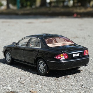 โมเดลรถยนต์จําลอง 1: 18 Shanghai Buick Junway Junway แบบสากล ของเล่นสําหรับเด็ก