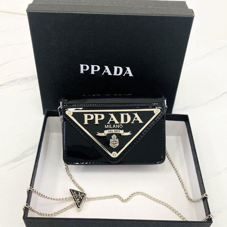 Hot PRADA 2023 ใหม่กระเป๋าโซ่มือสองสไตล์เดียวกันกระเป๋าสี่เหลี่ยมเล็กกระจกสามเหลี่ยมยี่ห้อกระเป๋าโทร