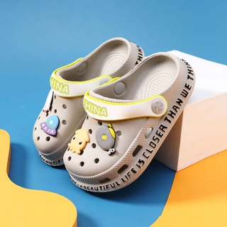 รองเท้าหัวโต รองเท้าแตะหัวโต รองเท้ามีรูรองเท้าแตะเด็กใส่ข้างนอกในฤดูร้อนรองเท้ากันลื่นสำหรับเด็กกลางและเล็ก