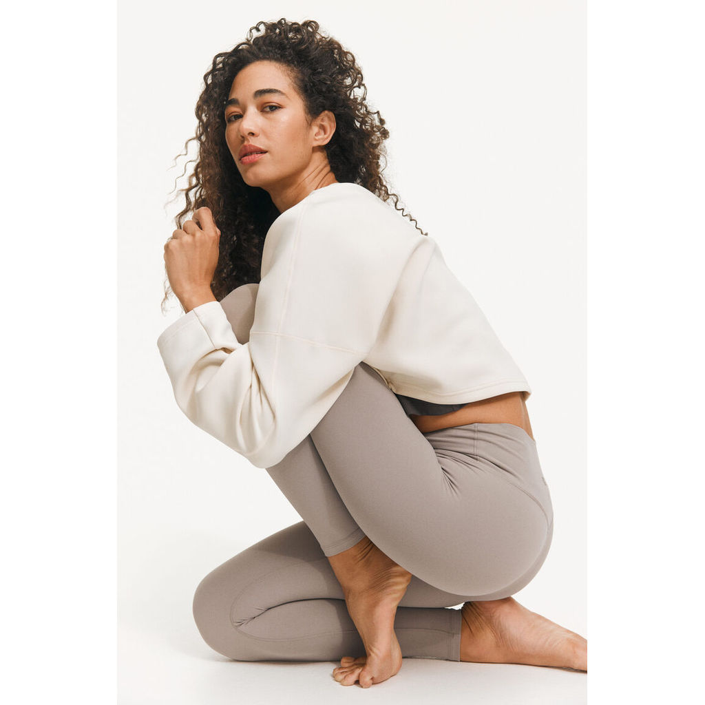 H&M(เอชแอนด์เอ็ม) Yoga leggings in SoftMove™ Women Yoga leggings with SoftMove™ Lycra® 1255283_3