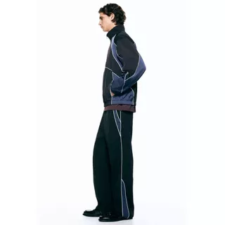 H&M(เอชแอนด์เอ็ม) กางเกงวอร์มไนลอนทรงหลวม Men Loose Fit Nylon track pants 1321172_1