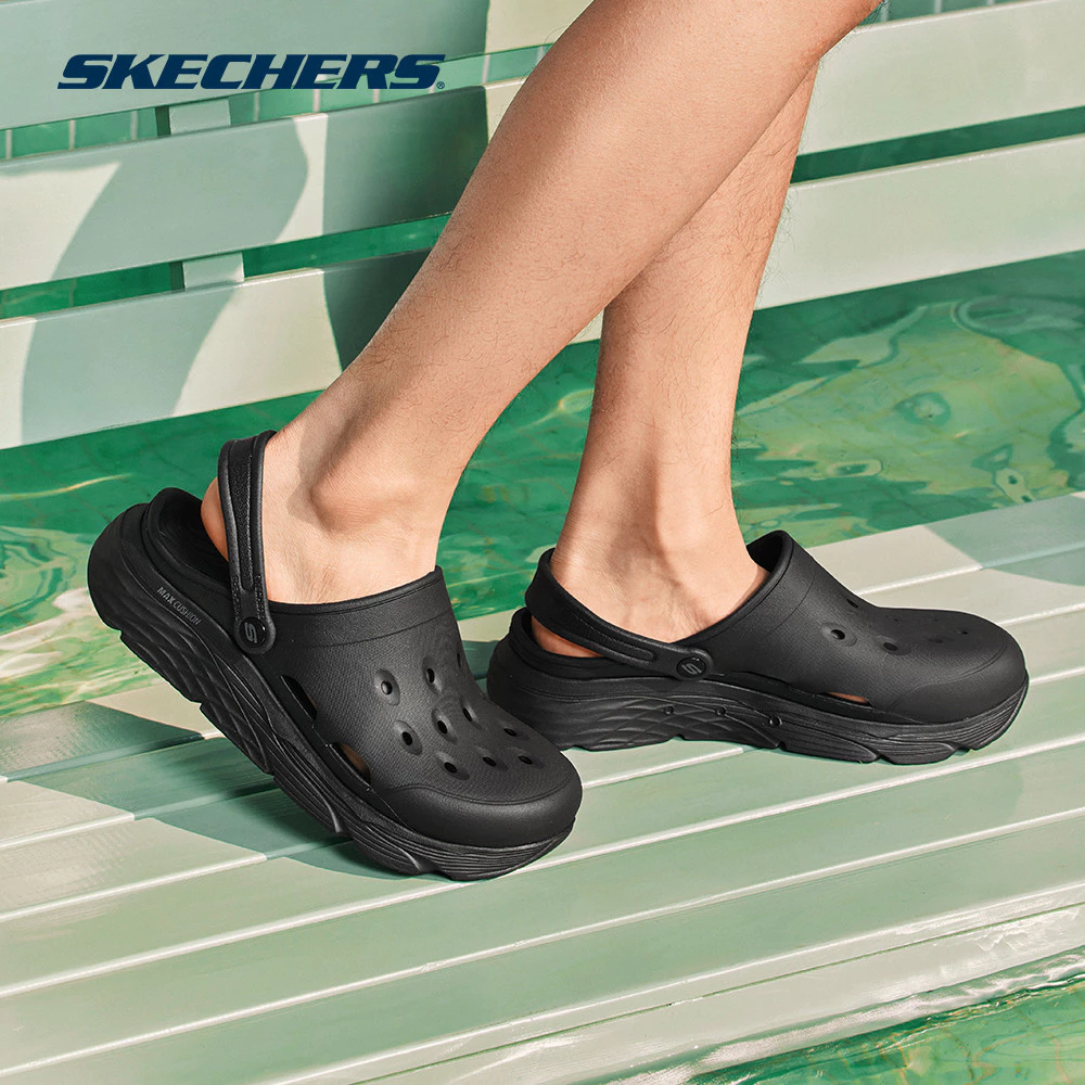 Skechers สเก็ตเชอร์ส รองเท้าผู้ชาย Men Max Cushioning Foamies Shoes - 243277-BBK (latest)
