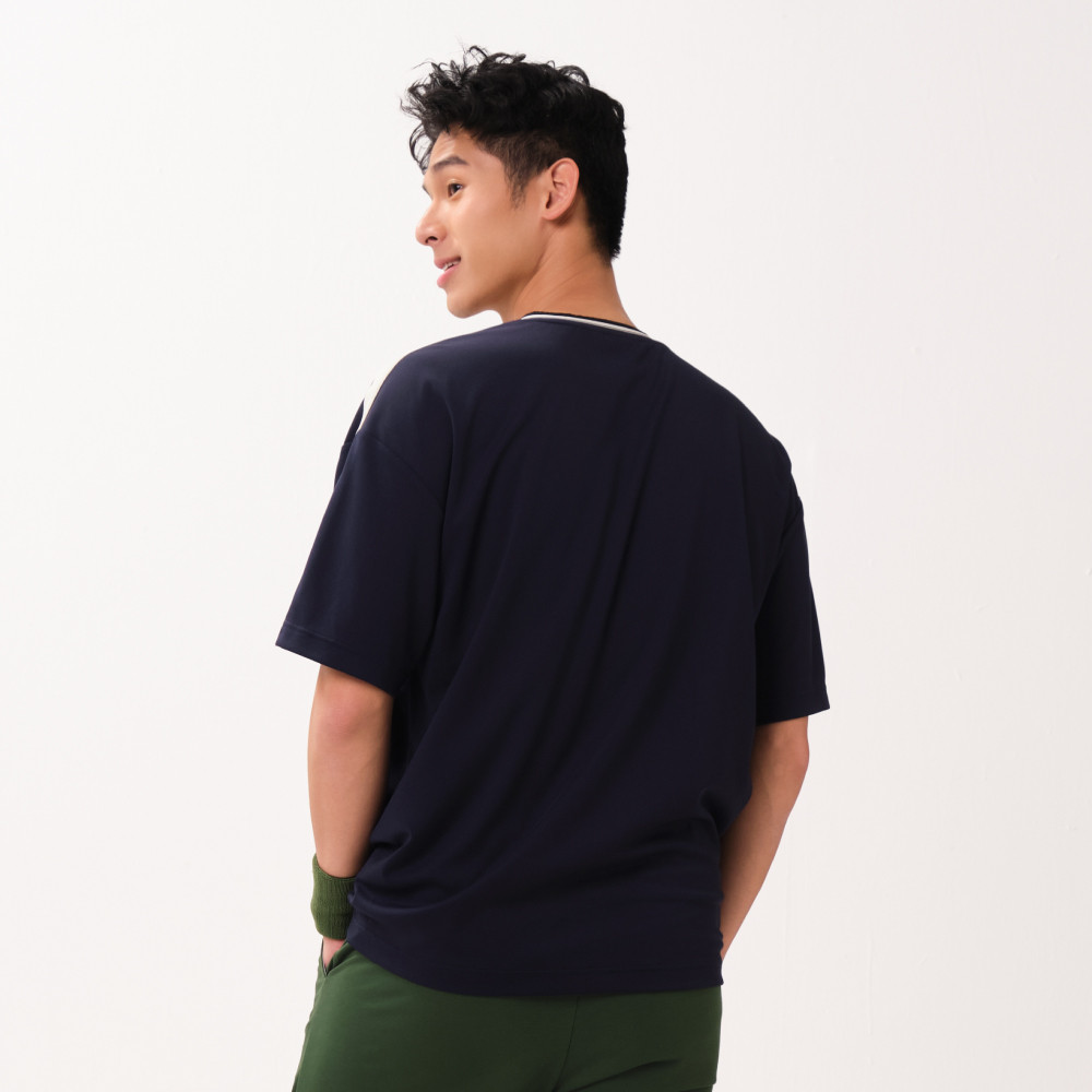 Skechers สเก็ตเชอร์ส เสื้อยืดแขนสั้นผู้ชาย Men Game On Iconic Short Sleeve Tee - SL126M213-002Z — صورة 4