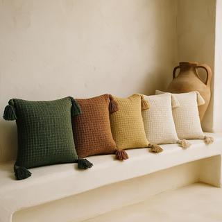 Capa de Almofada Boho Chic Piquet Algodão com Pompom 45x45cm