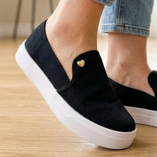 Slip On Feminino Plataforma Baixa com Detalhe Dourado