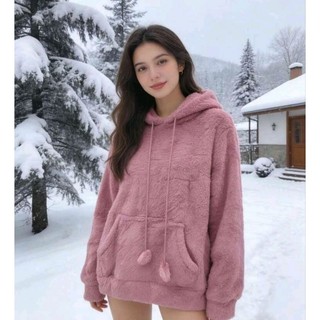 Moletom Teddy de pelinho estilo canguru com capuz e bolsos. Moda feminina Inverno.