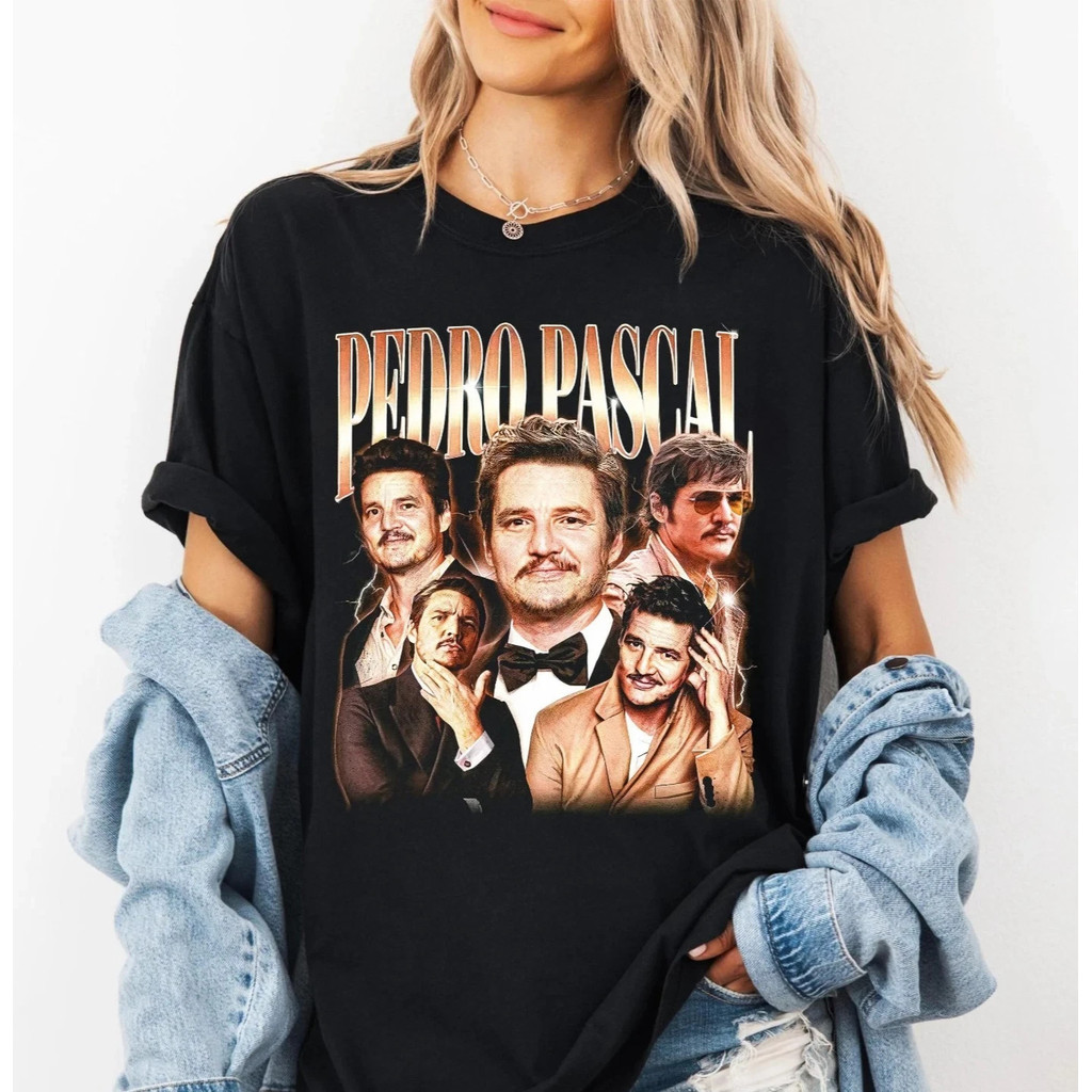 2025 Gildan แขนสั้นสําหรับชาย Pedro Pascal Actor Pedro Pascal ภาพยนตร์ Vintage เสื้อยืด Unisex xs-3x