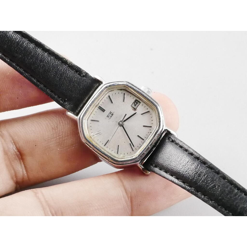 นาฬิกา Vintage มือสองญี่ปุ่น Seiko 3421 5060 หน้าปัดสีขาว ผู้หญิง Quartz ทรง8เหลี่ยม 24mm