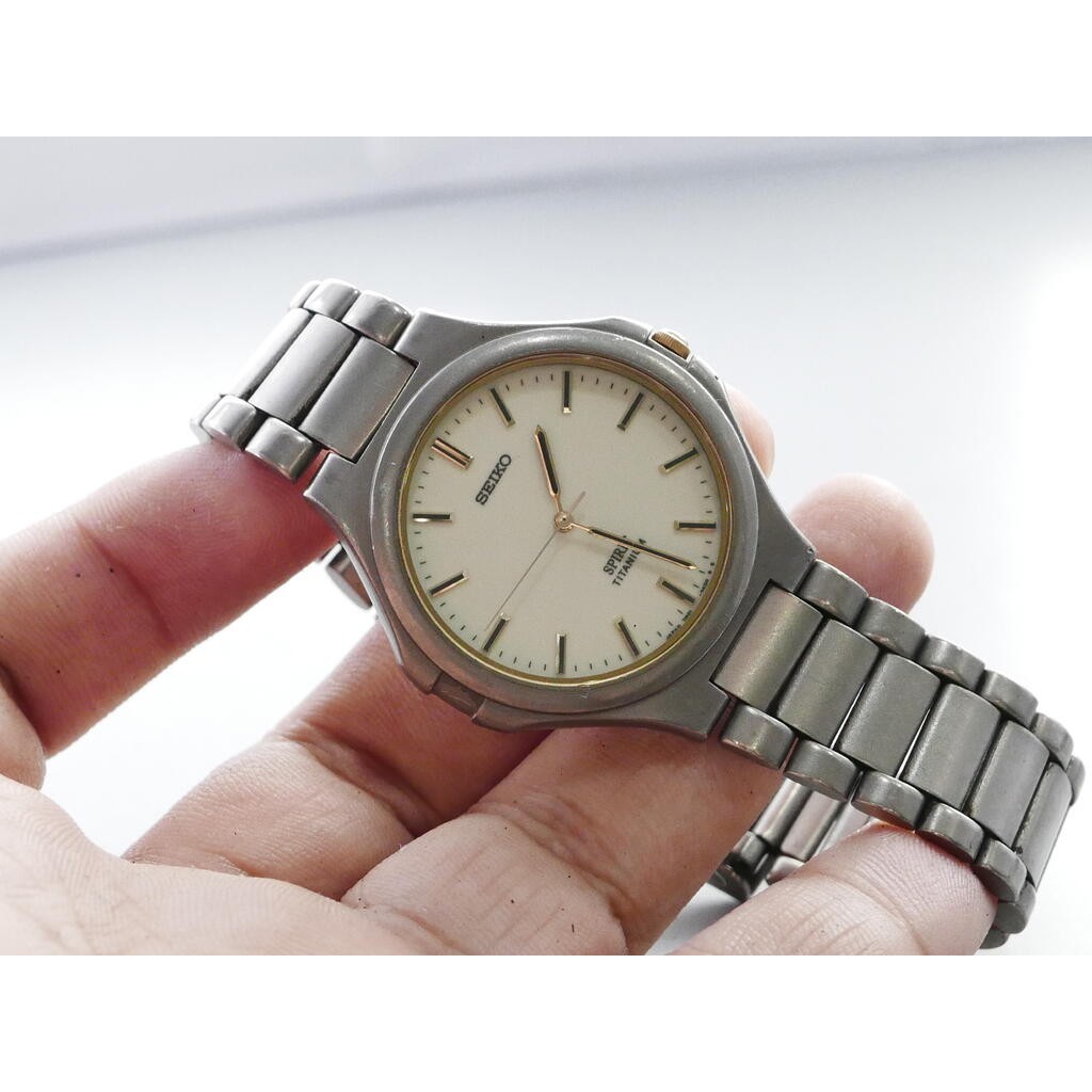 นาฬิกา Vintage มือสองญี่ปุ่น Seiko Spirit Titanium 7N01 7100 IRIDESCENT DIAL ผู้ชาย Quartz ทรงกลม 37