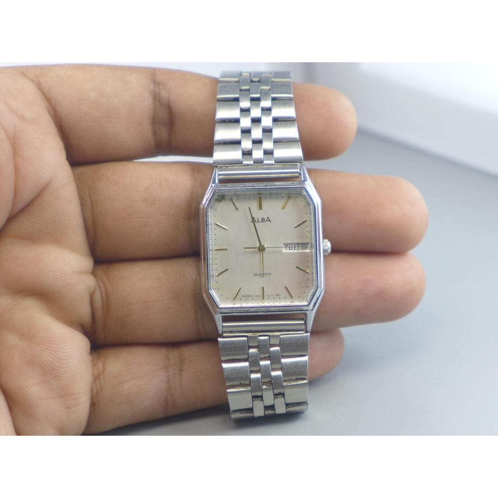 นาฬิกา Vintage มือสองญี่ปุ่น ALBA V333 5060 QUARTZ ผู้ชาย ทรง8เหลี่ยม กรอบเงิน หน้าเทา สายสแตนเลสแท้