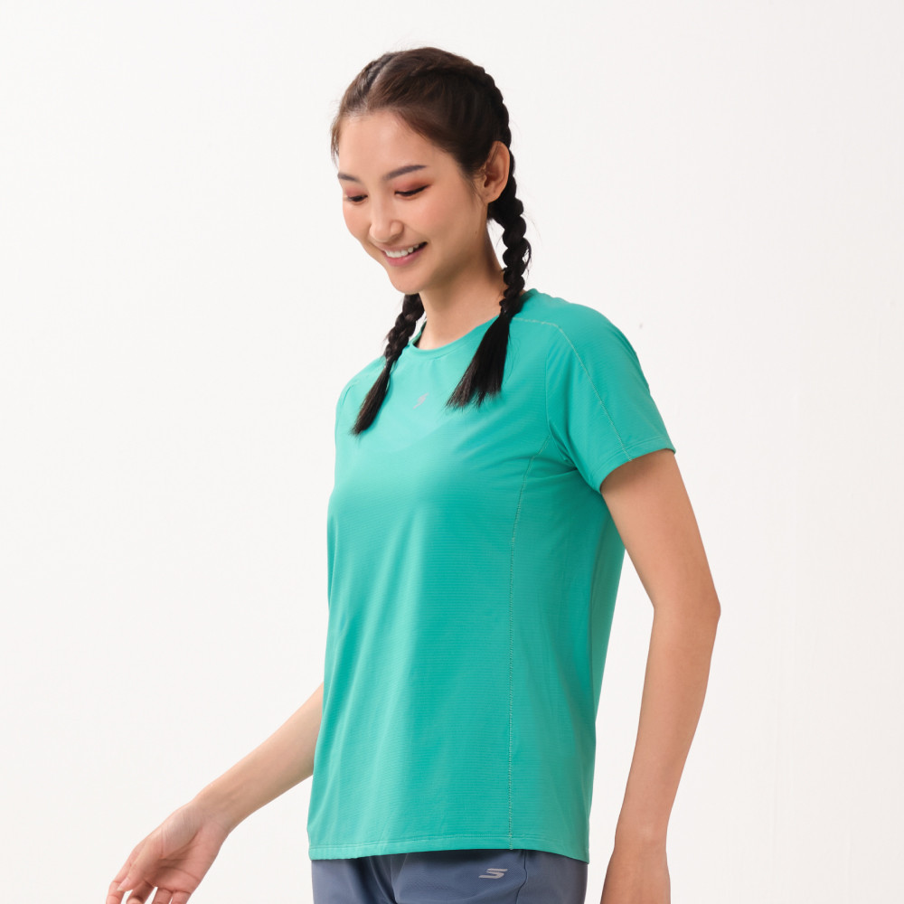 Skechers สเก็ตเชอร์ส เสื้อยืดแขนสั้นผู้หญิง Women Walking Performance Short Sleeve Tee - SP126W011-01K1 — صورة 3